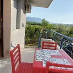 Radhima Garden Apartment With Free Parking