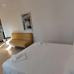 Radhima Garden Apartment With Free Parking